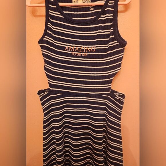 Btween Sleeveless dress with cutout in the sides dress 7 * - Picture 3 of 4